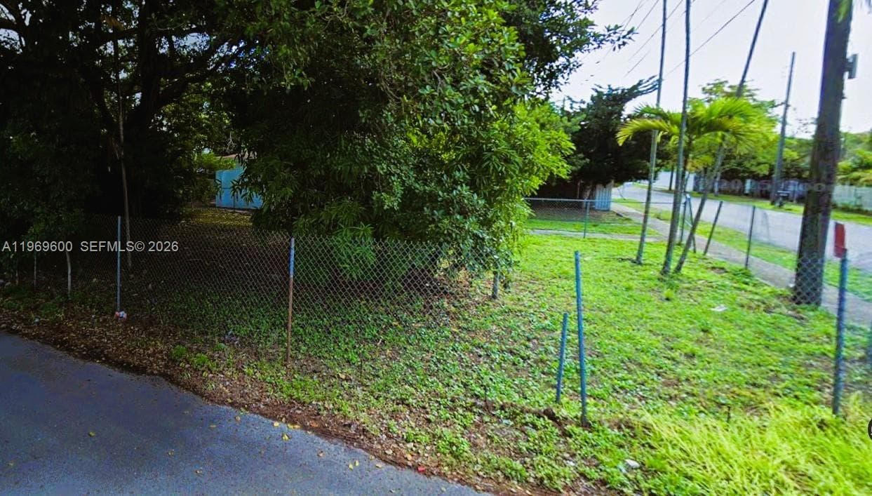 6227 NW 19th Av, Miami FL 33147