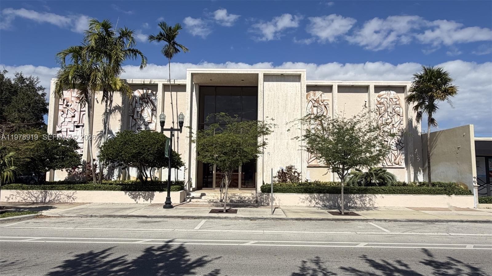 2435 Hollywood Blvd, Hollywood FL 33020