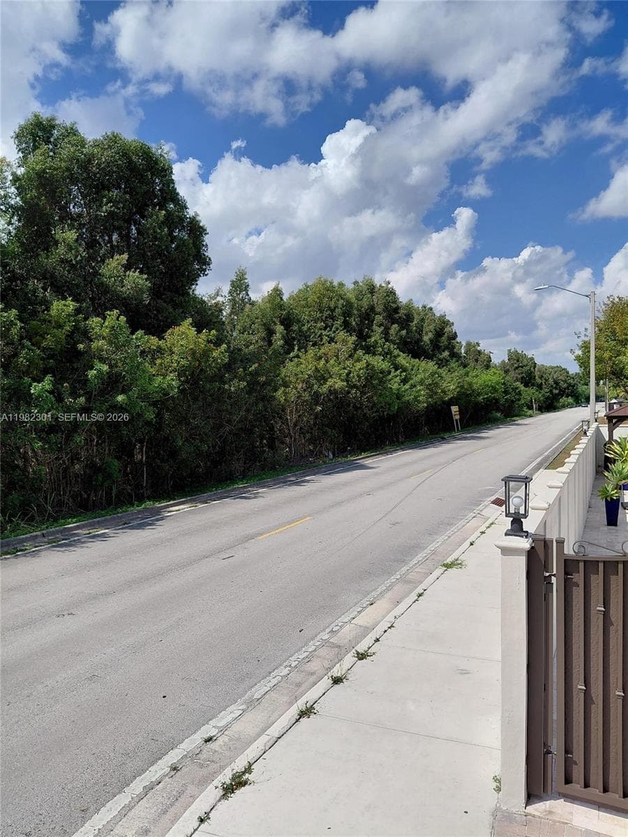 168xx 45th st, Miami FL 33185
