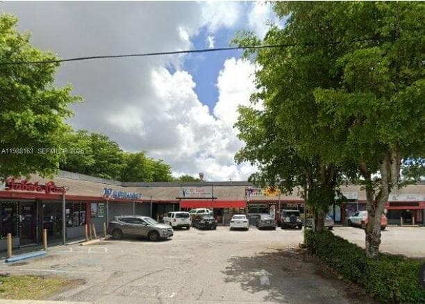 4685 NW 7th St, Miami FL 33126