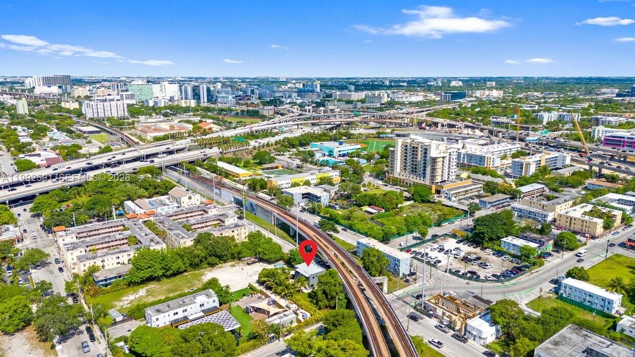 212 NW 11th St, Miami FL 33136