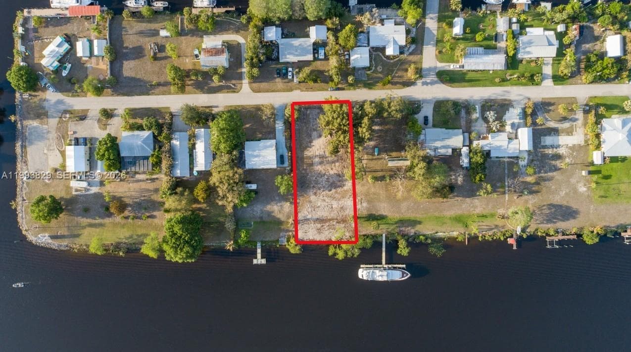 1035 W Anchor Lane, Moore Haven FL 33471