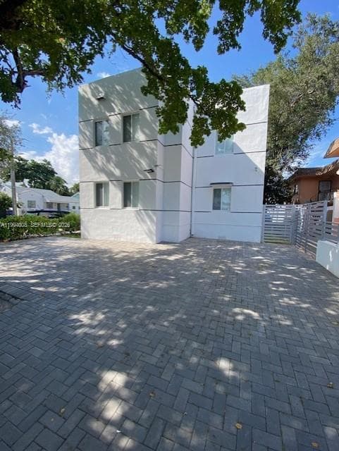835 SW 8th Ave, Miami FL 33130