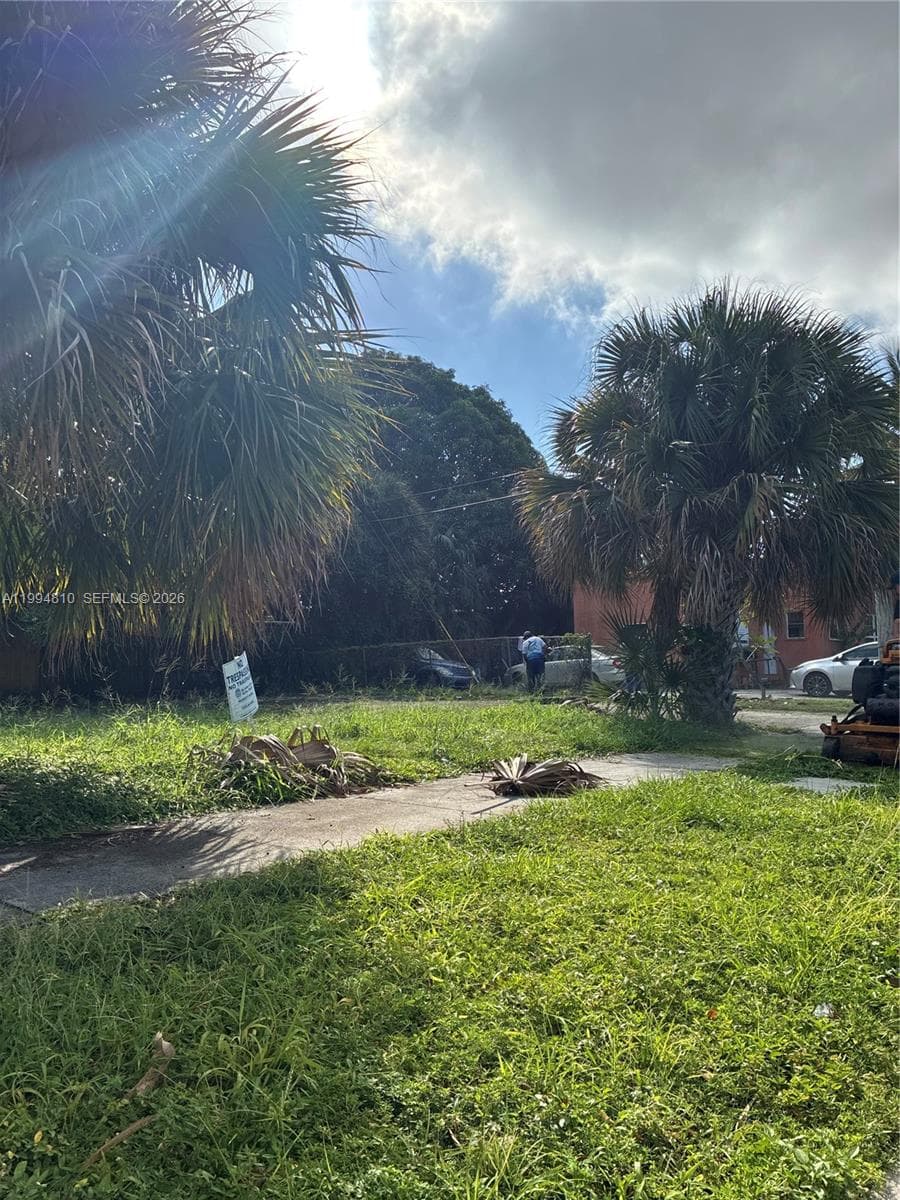 547 17th St, West Palm Beach FL 33407
