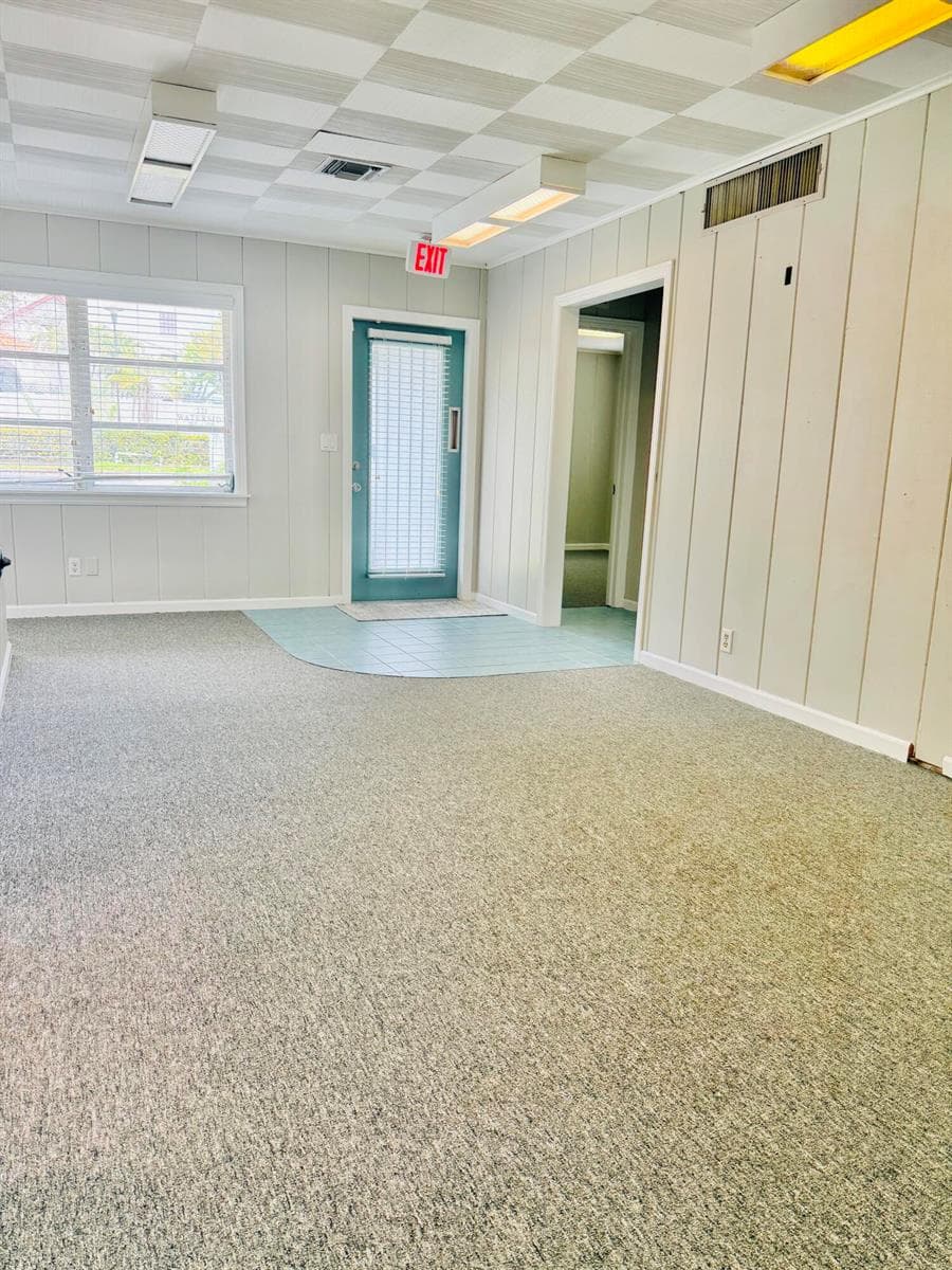 ENTRY/RECEPTION AREA