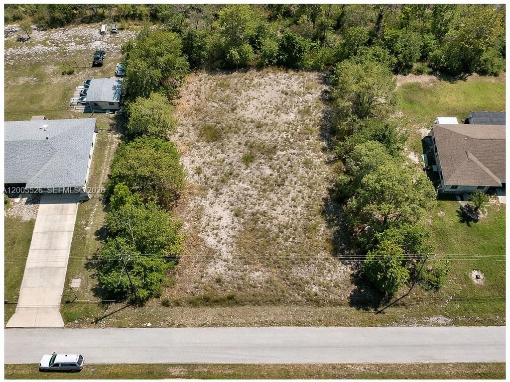 682 Woodcrest Dr, Lehigh Acres FL 33972