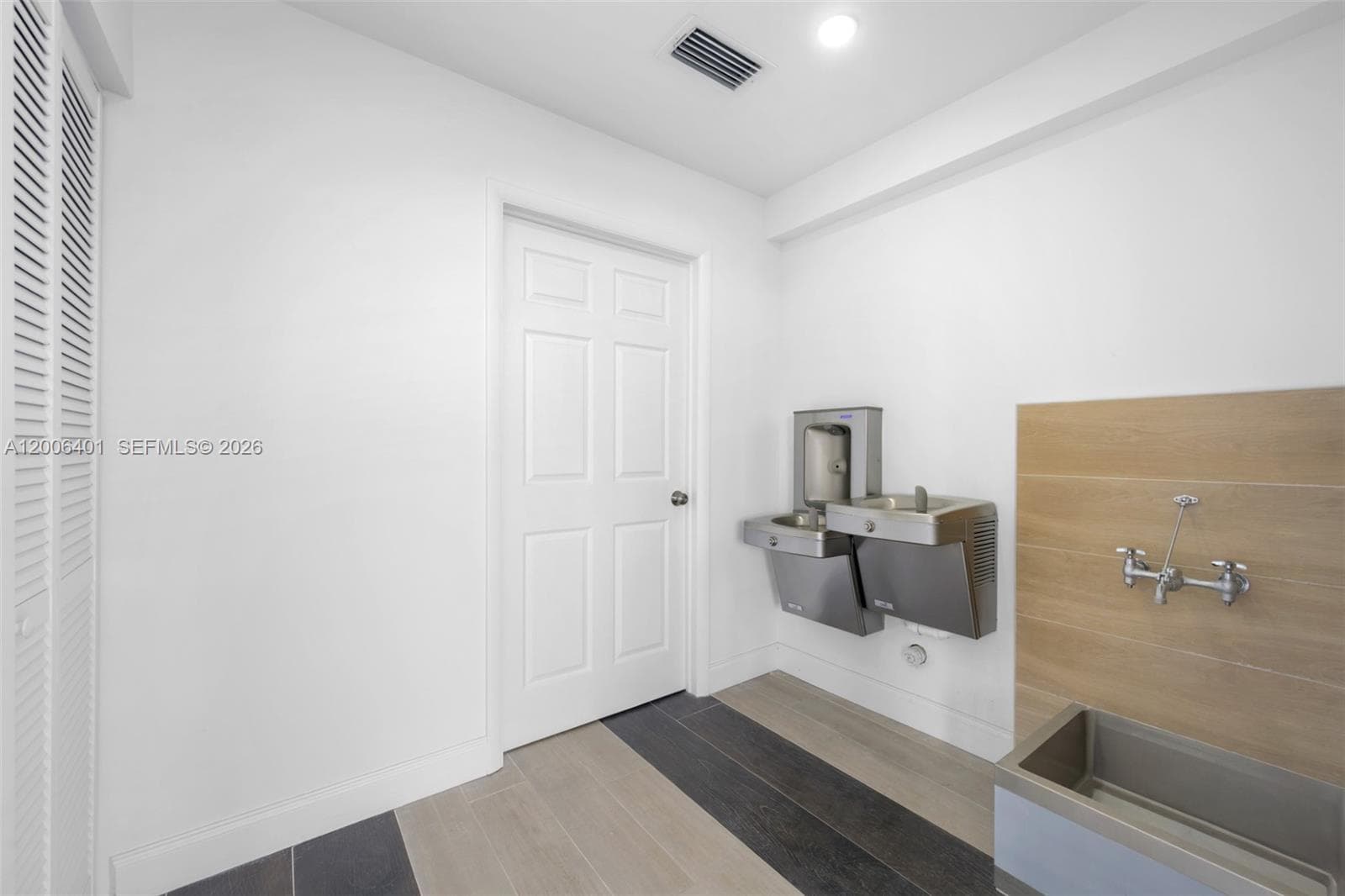 1020 NW 2nd Ave # 101, Hallandale Beach FL 33009