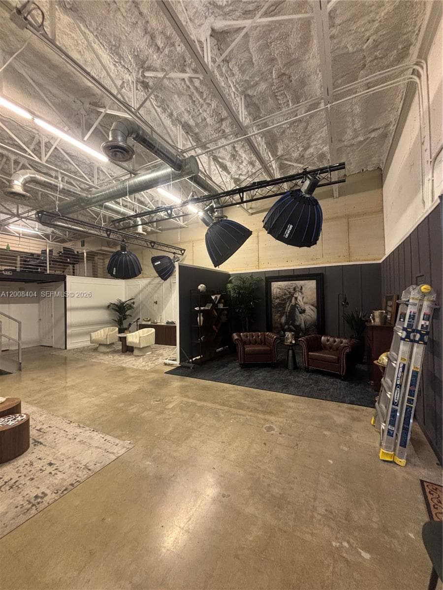 1050 E 17th St, Hialeah FL 33010