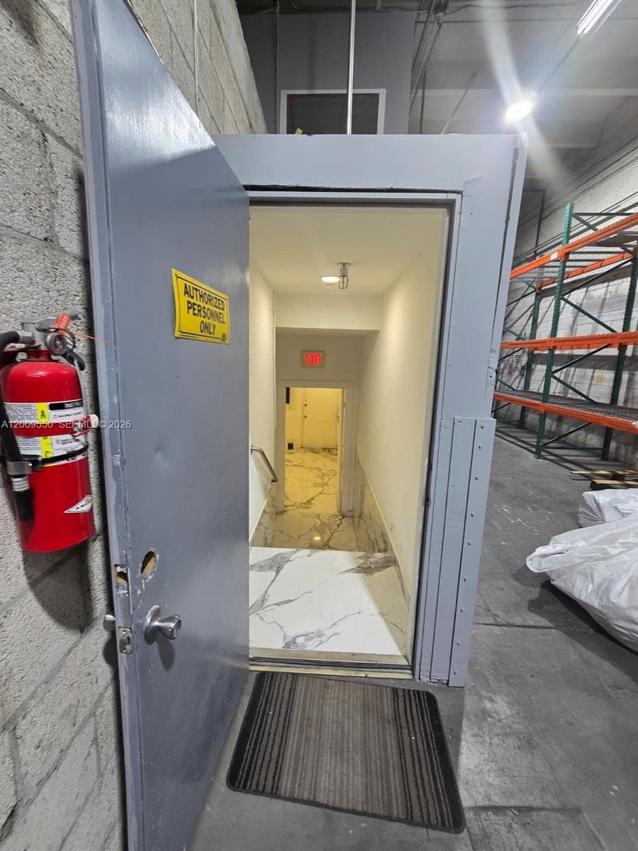 7953 NW 64th St, Medley FL 33166