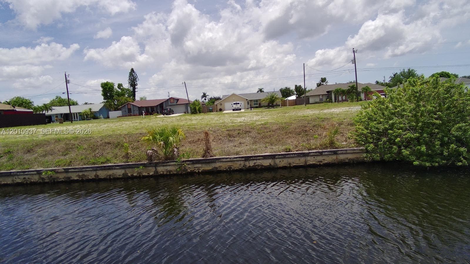 1020 SE 13th Ave, Cape Coral FL 33990