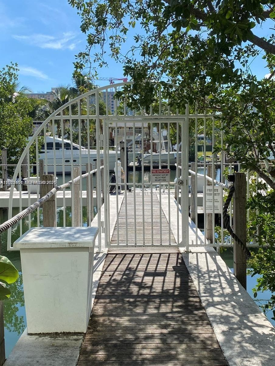 16400 Collins Ave, Sunny Isles Beach FL 33160