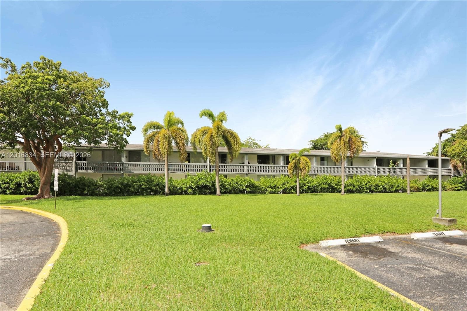 750 NE 195th St, Miami FL 33179