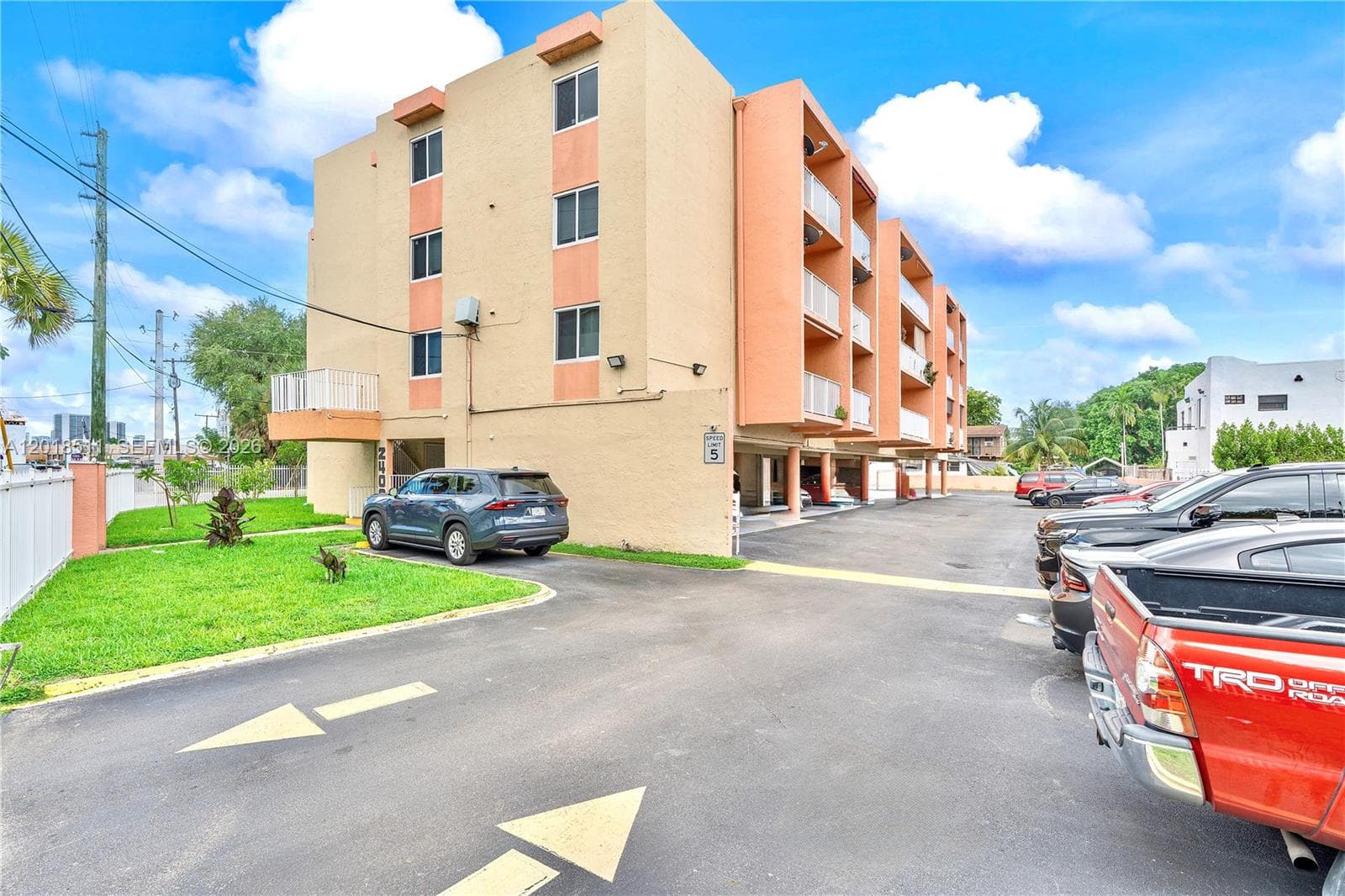 2400 NW 16th St Rd, Miami FL 33125