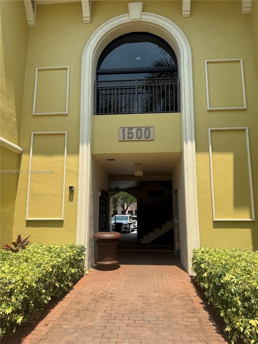 1528 Weston Rd, Weston FL 33326
