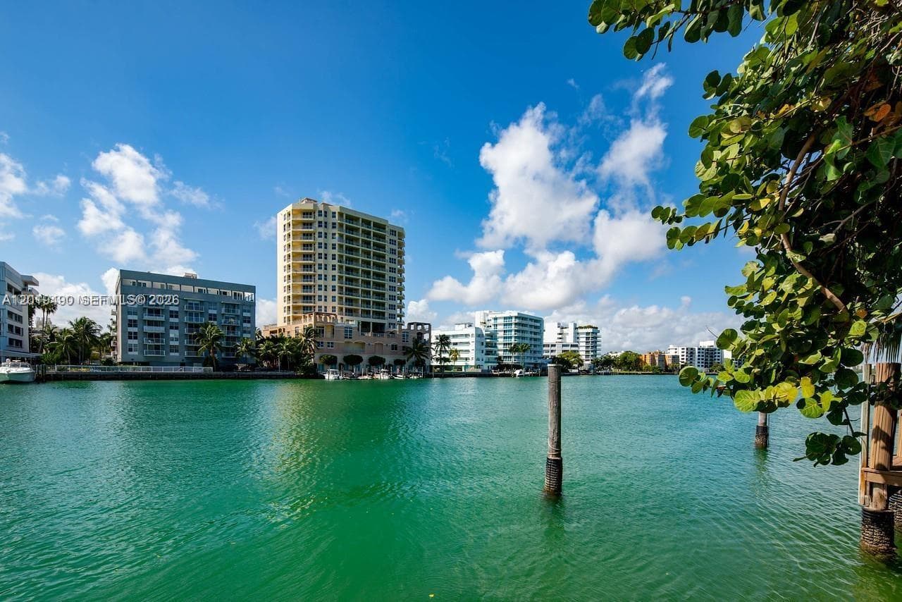 34 Bal Bay Dr, Bal Harbour FL 33154