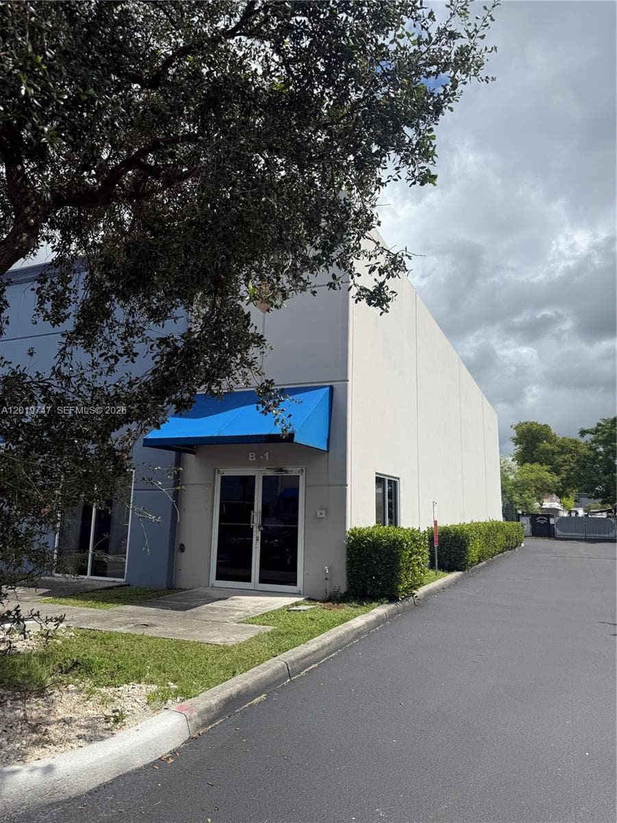4960 NW 165th St # B1, Miami Gardens FL 33014