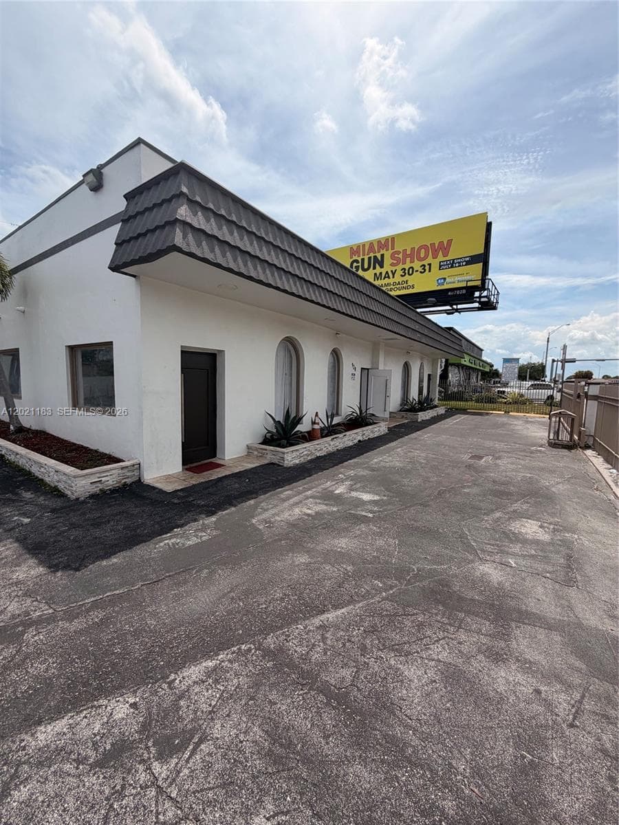 920 NW 119th St, Miami FL 33168