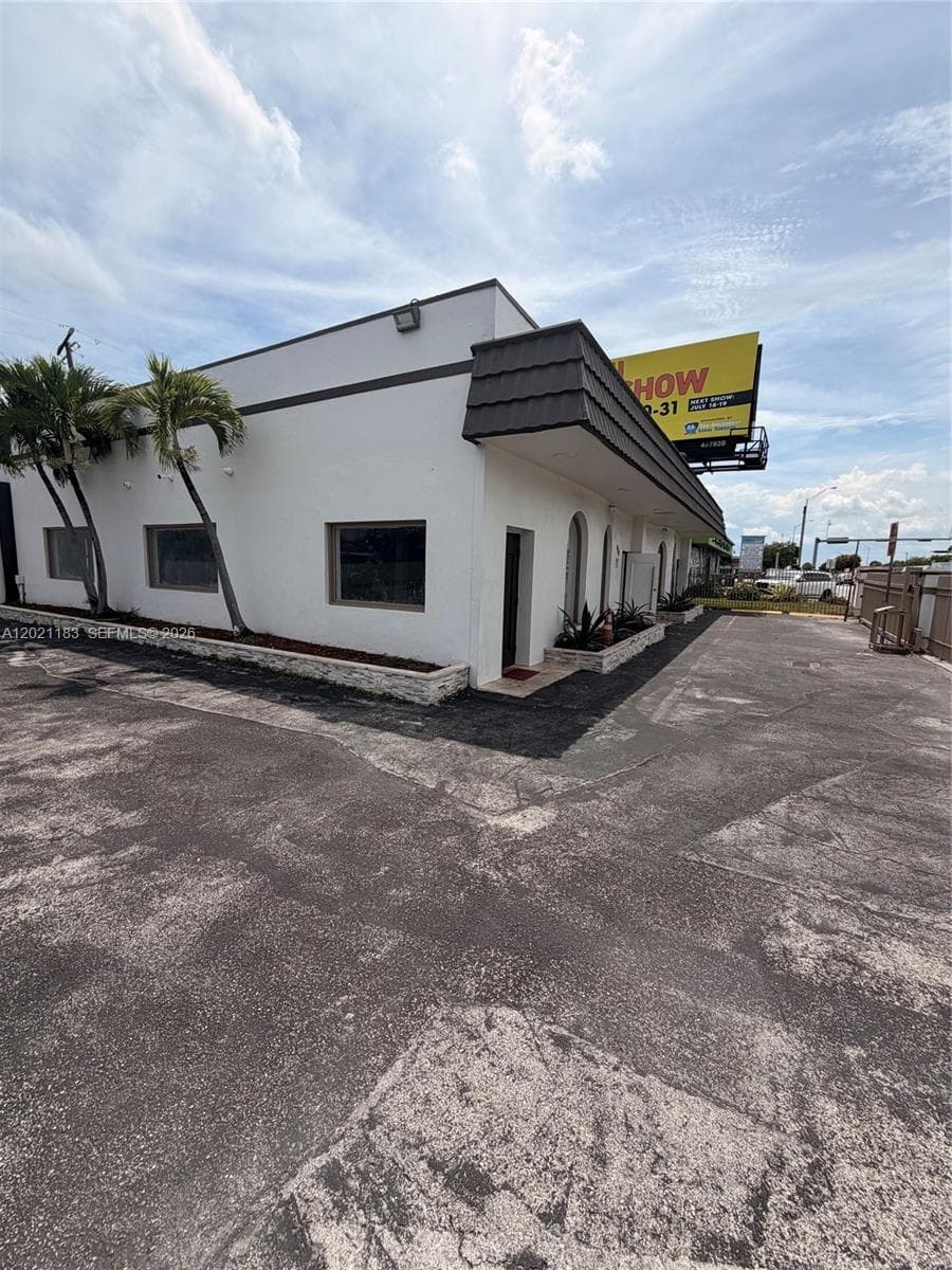 920 NW 119th St, Miami FL 33168