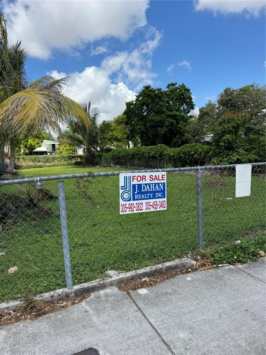 2630 NW 22nd Ct, Miami FL 33142