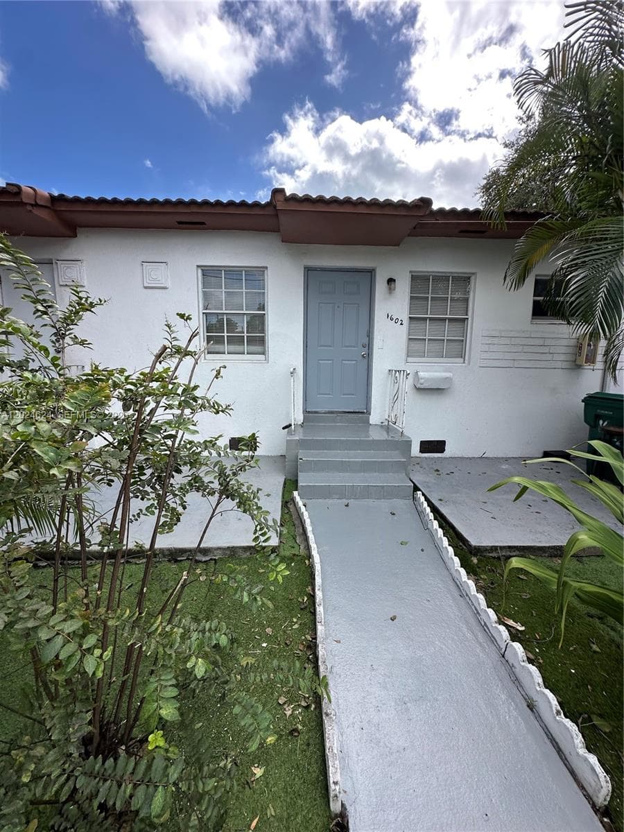600 SW 16th Ave, Miami FL 33135