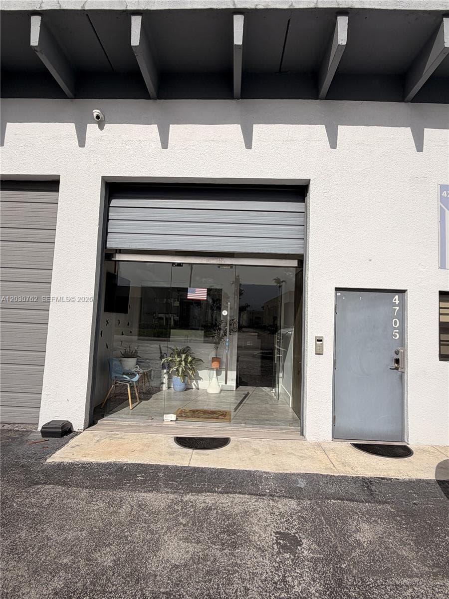 4709 SW 74th Ave, Miami FL 33155