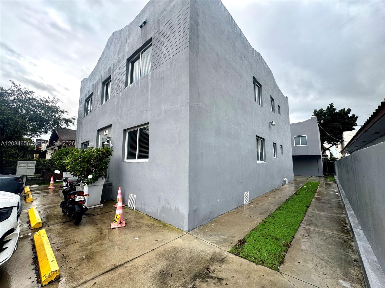 1684 SW 10th St, Miami FL 33135