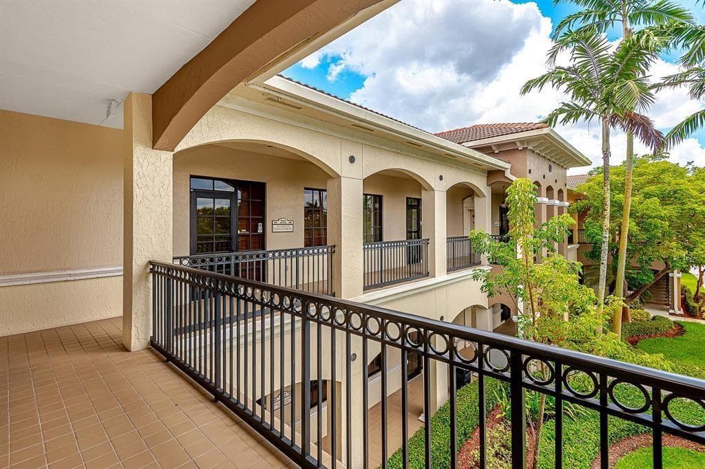7301 Wiles Road # 203, Coral Springs FL 33067