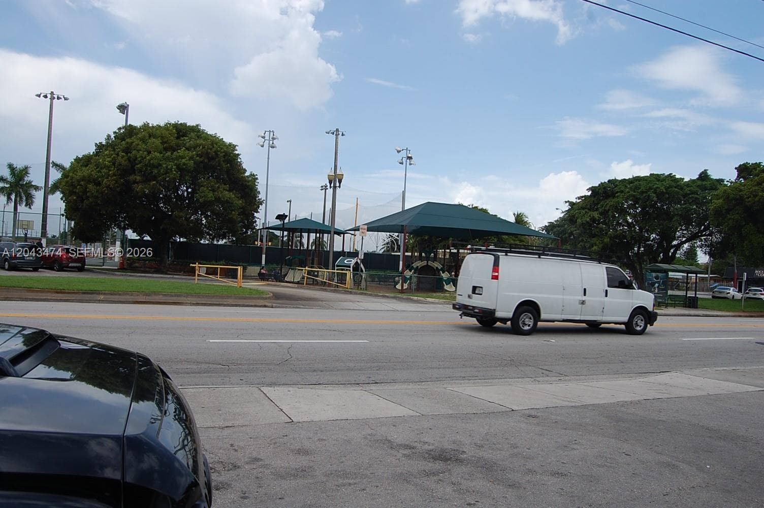 school across the street/escuela al cruzar calle