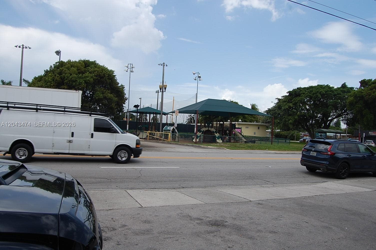 school across the street/escuela al cruzar calle