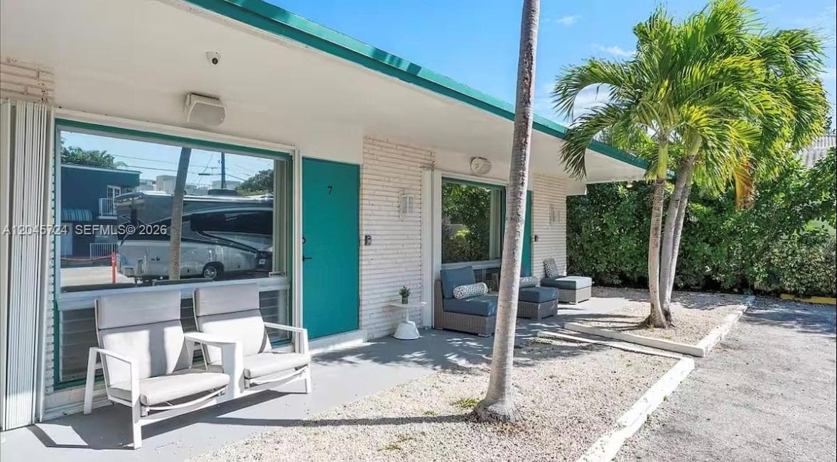 333 Palm St, Hollywood FL 33019