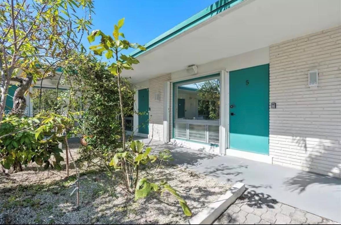 333 Palm St, Hollywood FL 33019