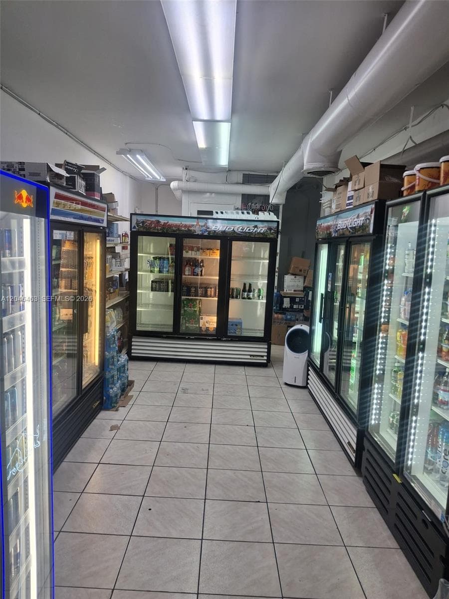 Washington Ave, Miami Beach FL 33139