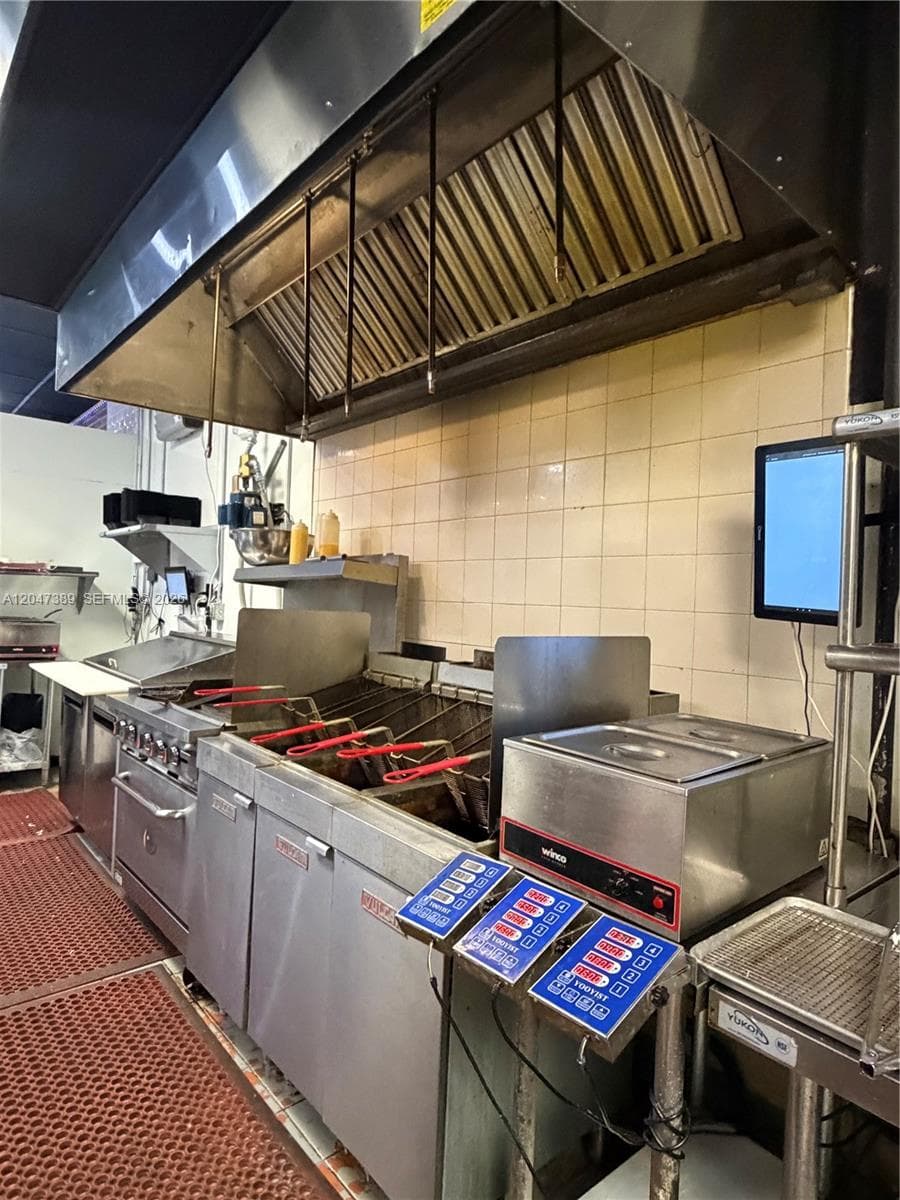 1313 W Boynton Beach Blvd, Boynton Beach FL 33426