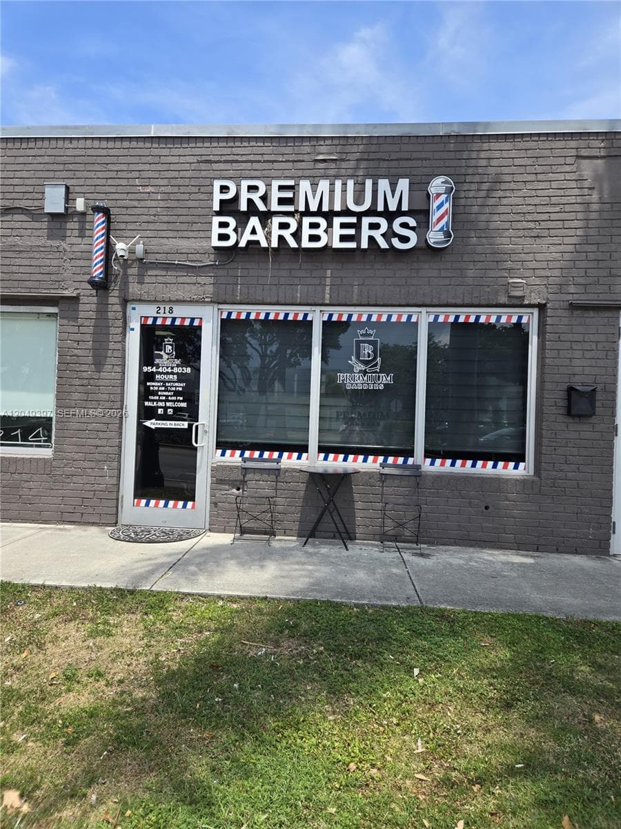 218 N Federal Highway, Hallandale Beach FL 33009