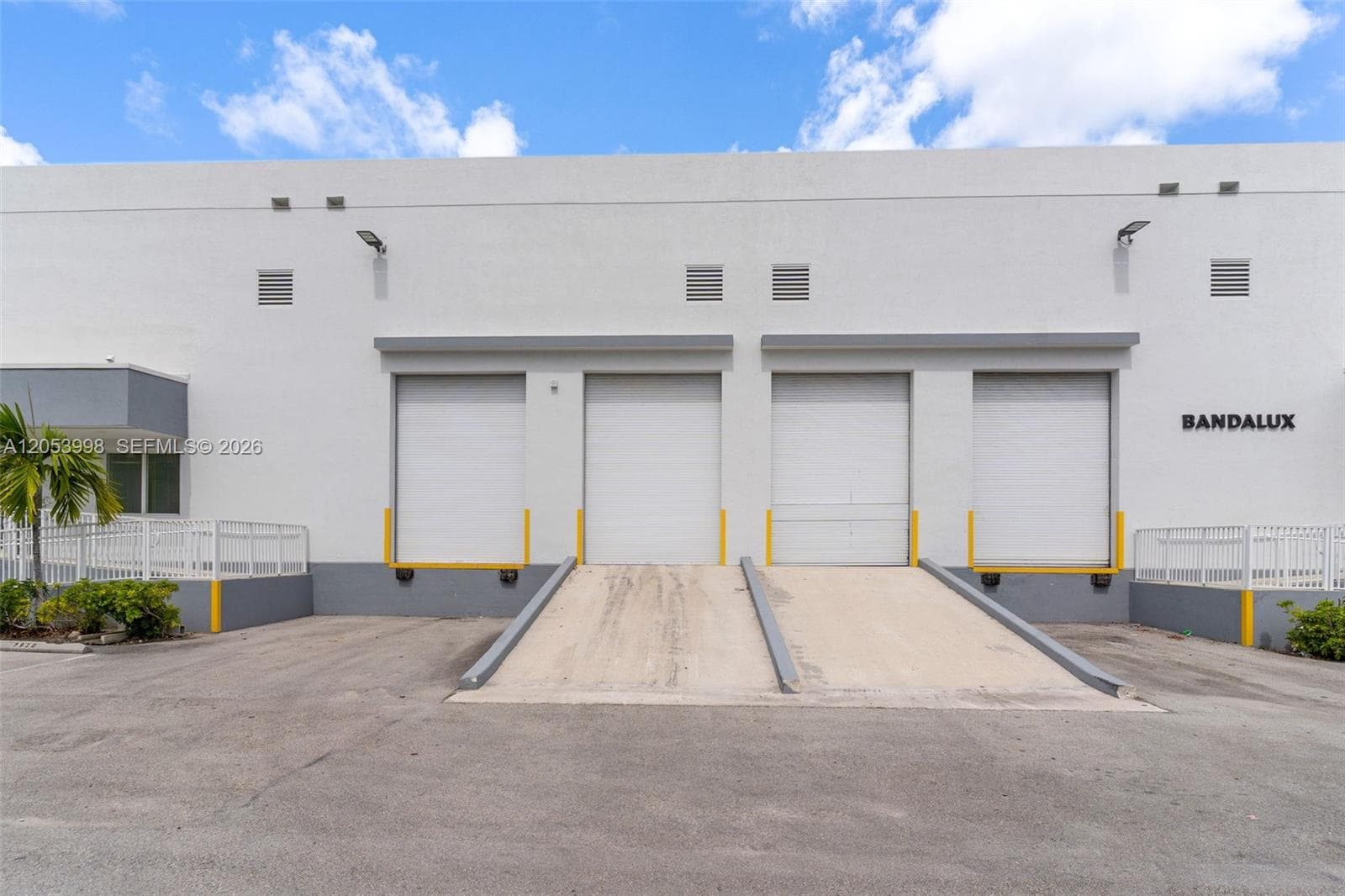 7900 NW 71st St, Medley FL 33166