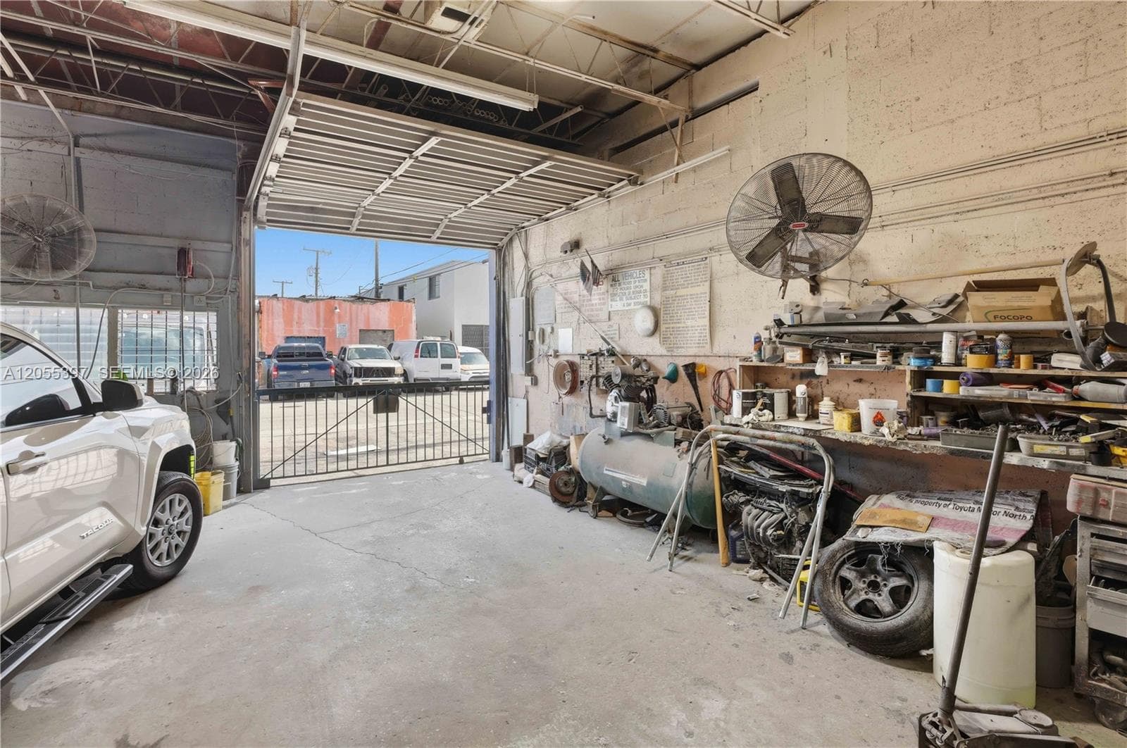 1081 E 47th St, Hialeah FL 33013