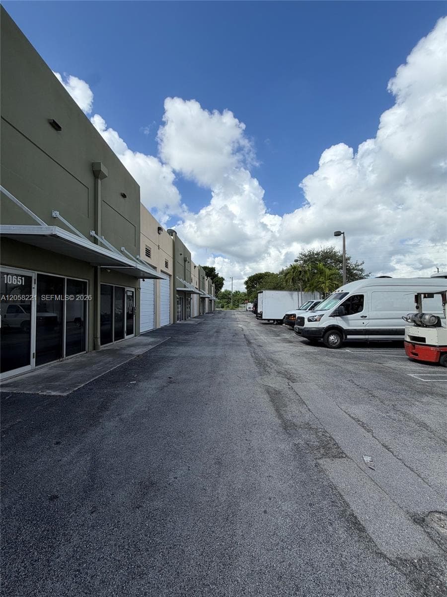 10601 NW 122nd St # 20, Medley FL 33178