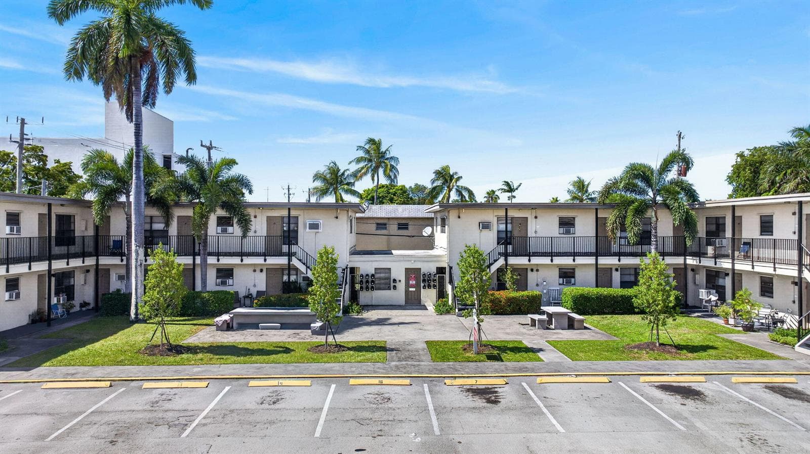2275 NE 12TH Street, Pompano Beach FL 33062