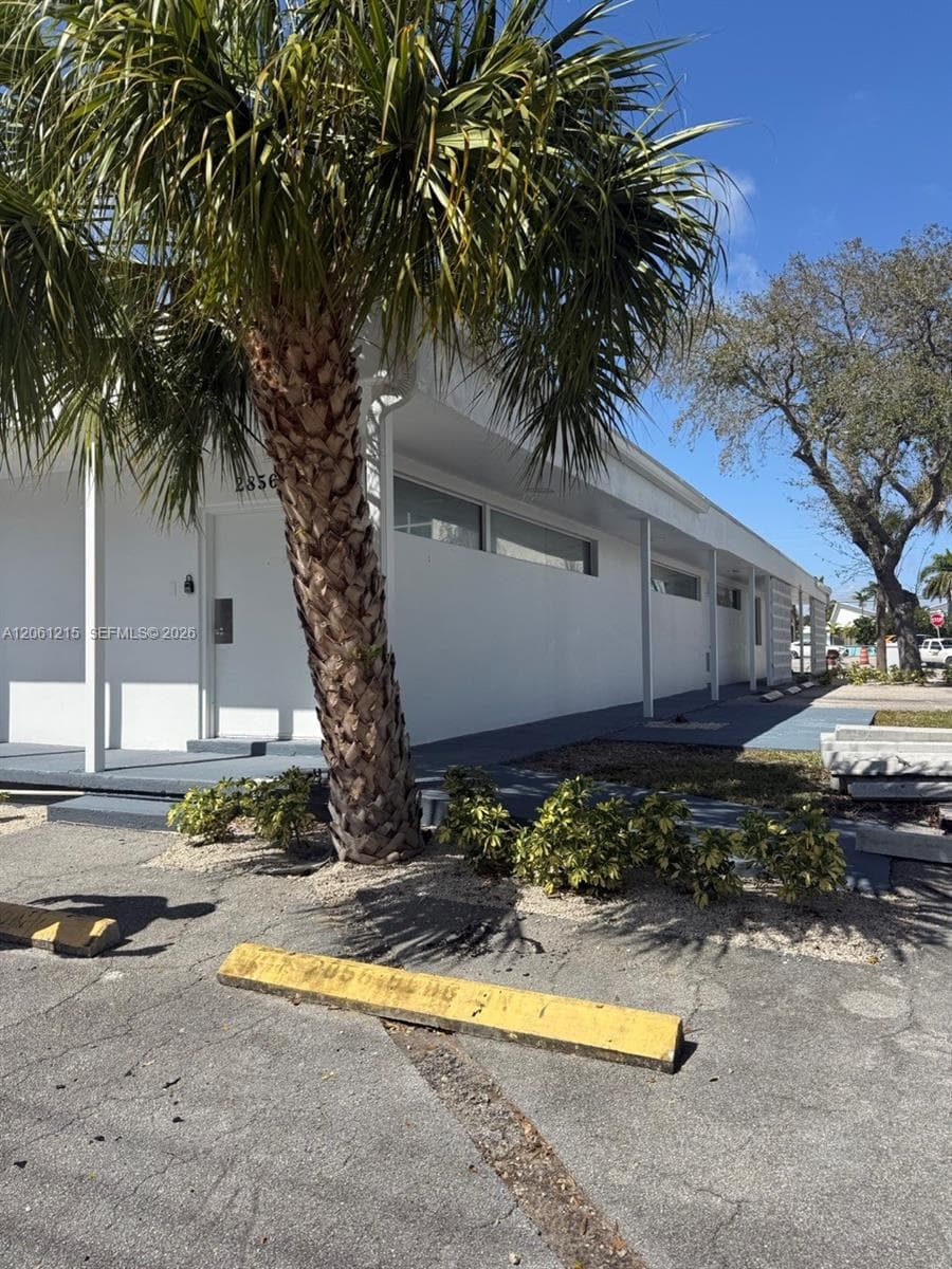 2856 E Oakland Park Blvd, Fort Lauderdale FL 33306