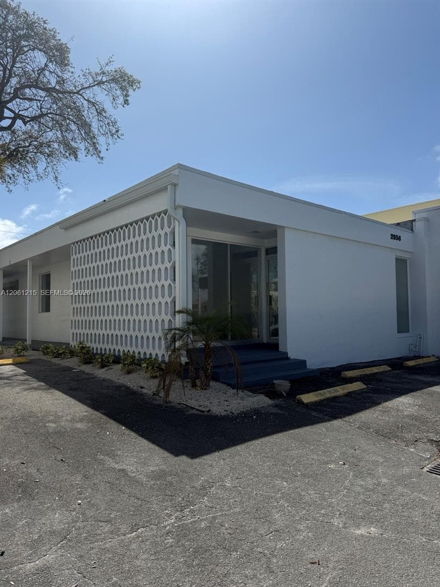 2856 E Oakland Park Blvd, Fort Lauderdale FL 33306