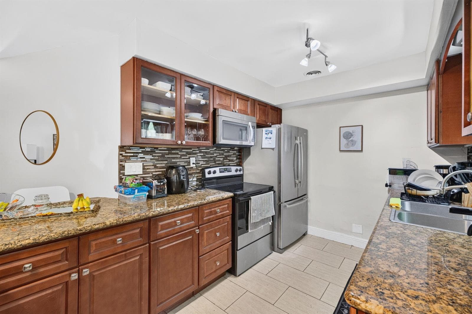 Remodeled Kitchen of 2/2 Apt