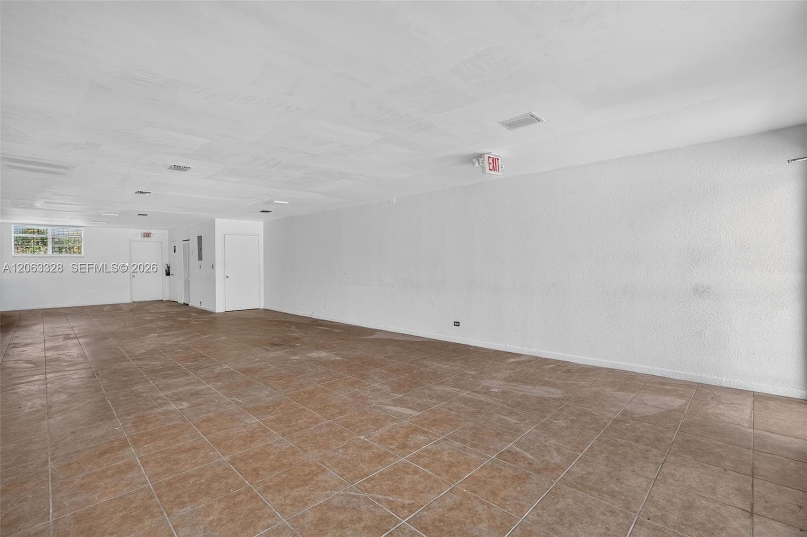 180 Hialeah Dr, Hialeah FL 33010