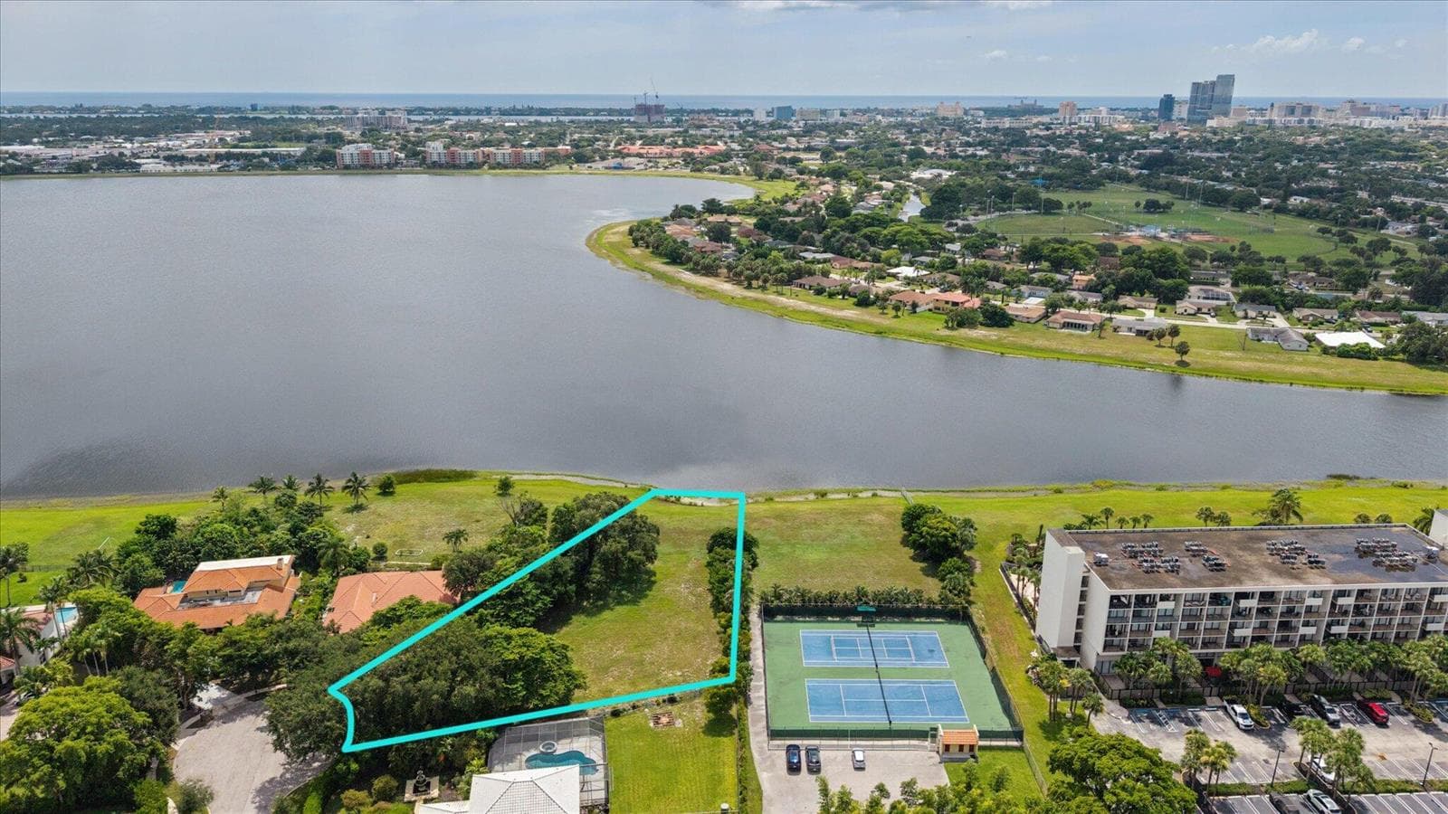 07-Bowes-10 Sunningdale Cir-7