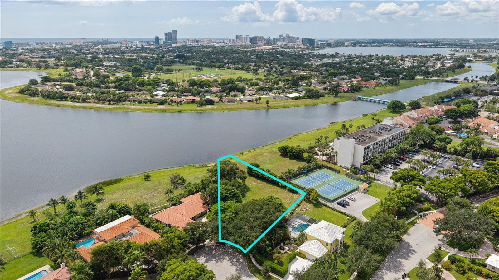 08-Bowes-10 Sunningdale Cir-8