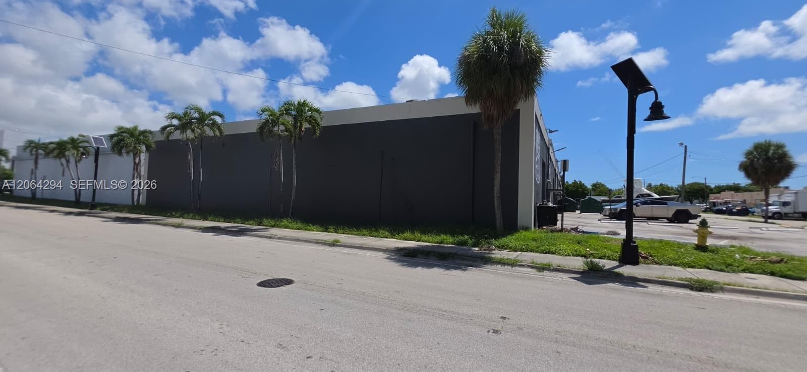 1063 NW 1st Ct, Hallandale Beach FL 33009
