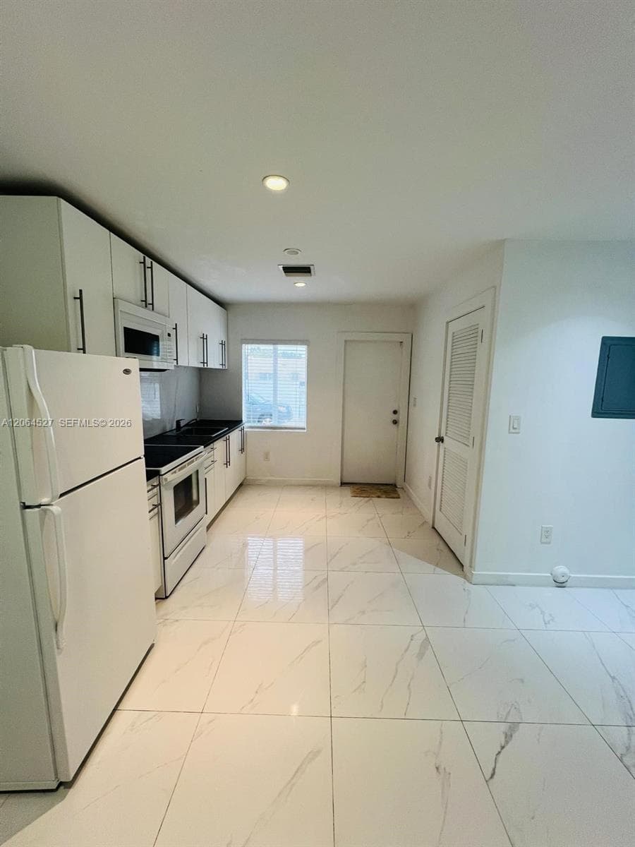 6700 NW 6th Ave, Miami FL 33150