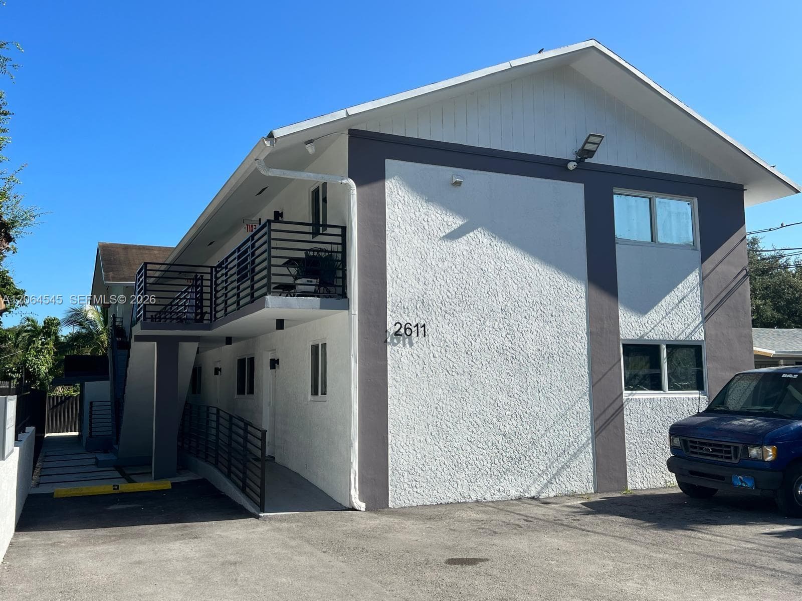 2611 NW 32nd St, Miami FL 33142