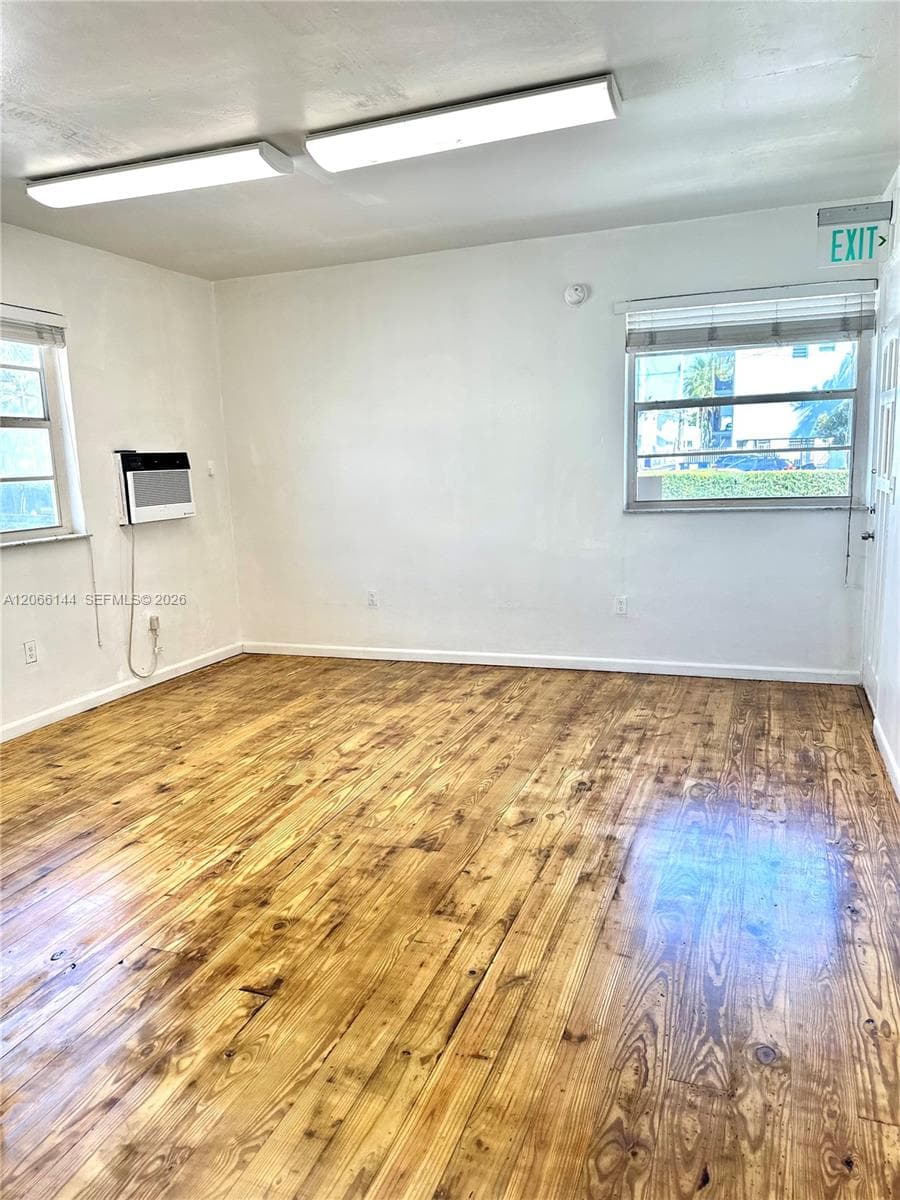 720 6th St, Miami Beach FL 33139