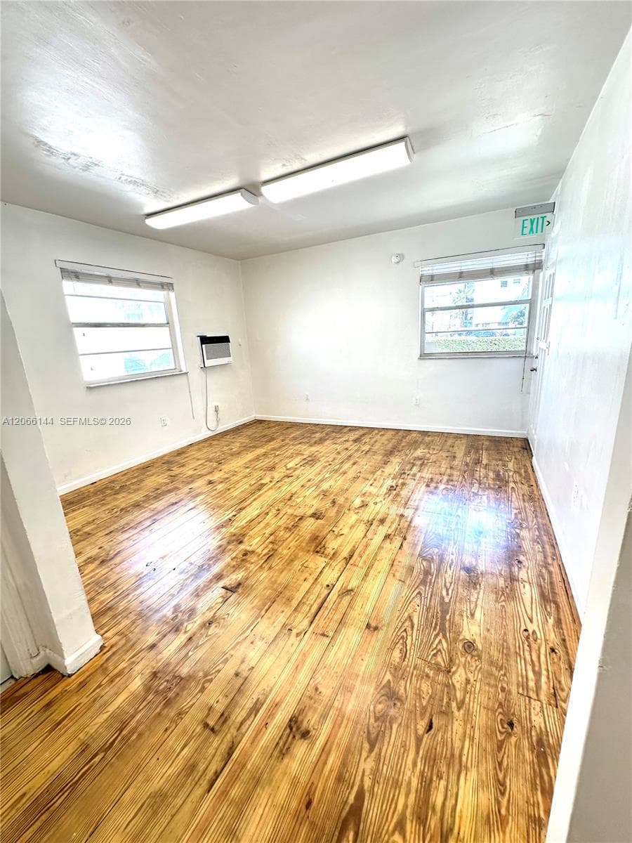 720 6th St, Miami Beach FL 33139