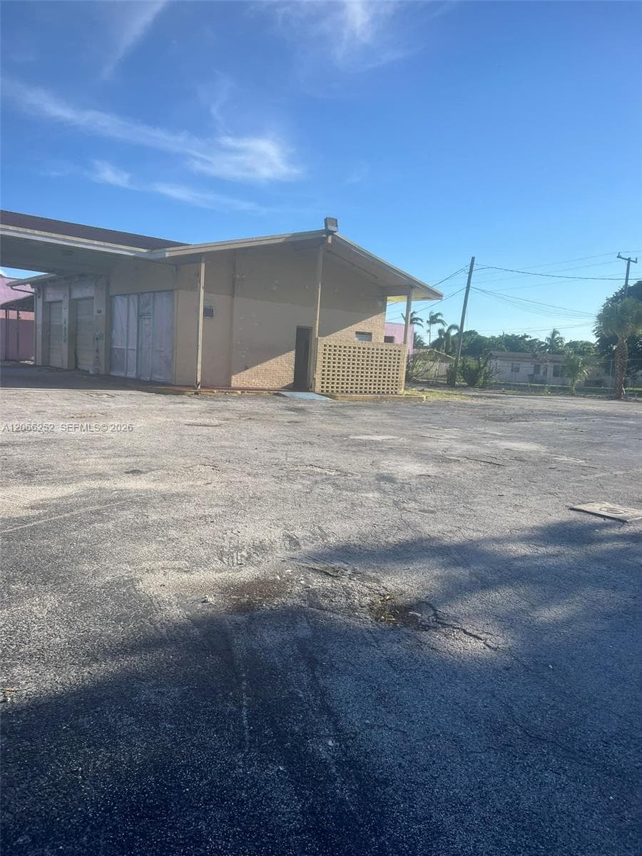 1391 NW 31 Ave, Lauderhill FL 33311